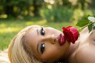 Vanilla 🍦and chocolate goes great together 🍫🚕BUY MY CONTENT OR DO A VIDEO SESSIONS 📷🎥🌉🌆💲✈💃🏾WHITE💆🏼♂💆🏻♂ MEN WHO LOVES ❤ CHOCOLATE🍫🍫. ❄❄🌊🌨 (Overnight🌨🛌💳💲)M BACK LOVE BUG 🌹🌹? - Image 5